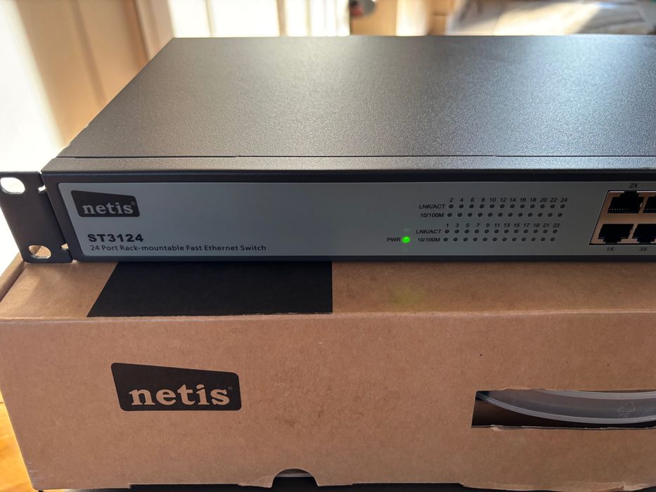 Ethernet Switch ST3124 Netis 24 Porturi 10/100Mbps Montabil in Rack
