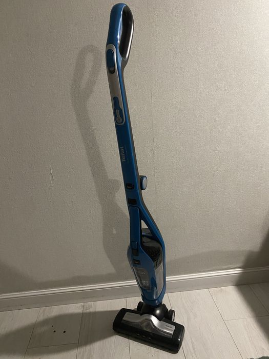 Вертикальный пылесос Tefal-6751(2 в 1) в хорошем состоянии