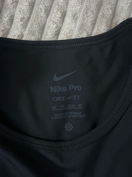 Дамски топ Nike Pro
