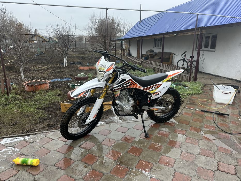 Продам мотоцикл эндуро 250 куб