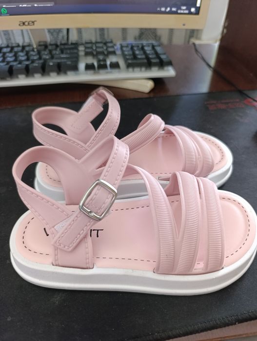 Продам детские сандали