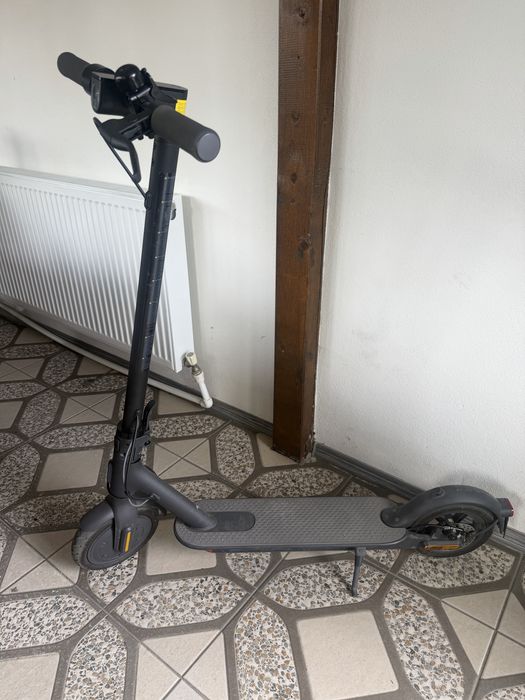 Trotineta electrica Xiaomi Mi Electric Scooter Essential