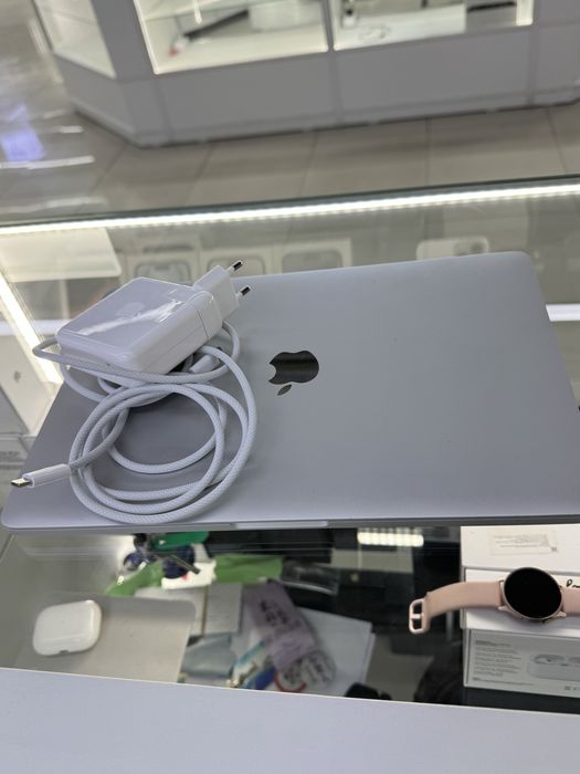 Продам MackBook pro M2 512gb