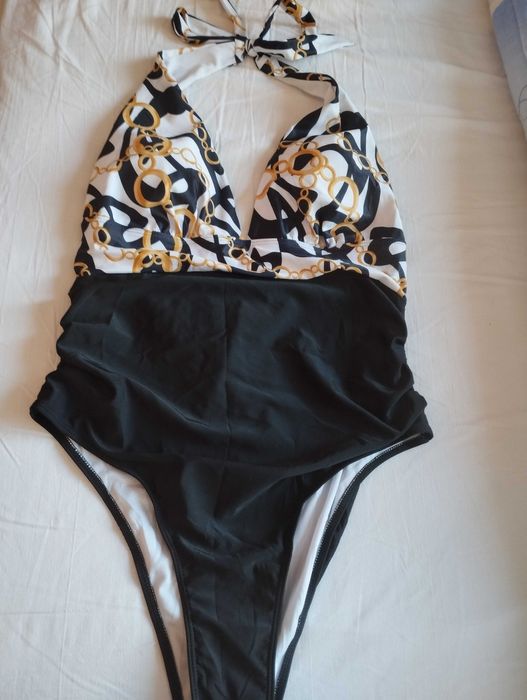 Нови цели бански и три долнища бански за 10лв.