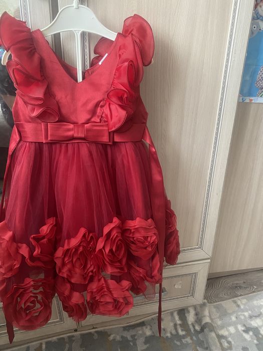 Продам платье детское размер 100