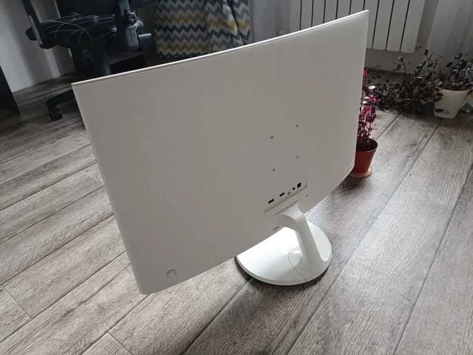 Монитор Samsung 32 дюйма FullHD