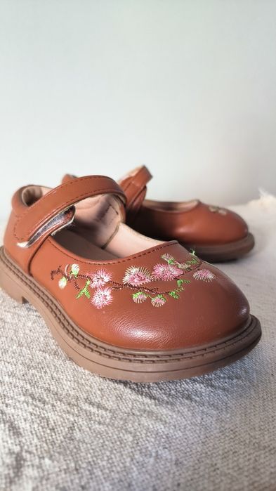 Туфли на девочку 25 р-р