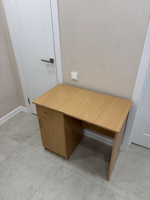 Продам письменный стол