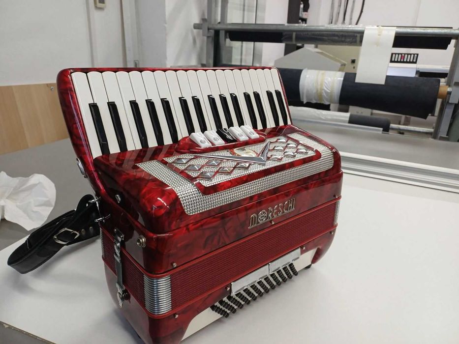 Акордеон Moreschi 72 баса