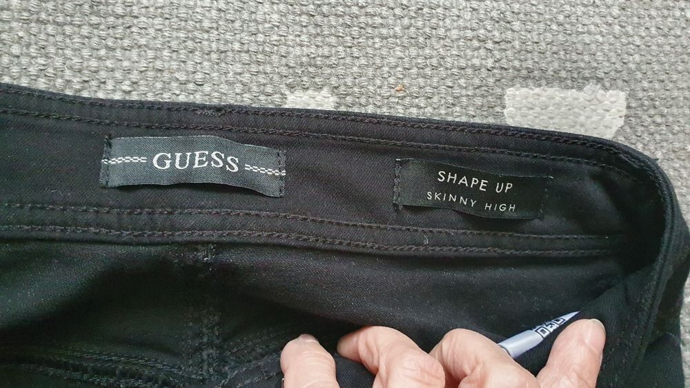 Blugi negrii Guess 28