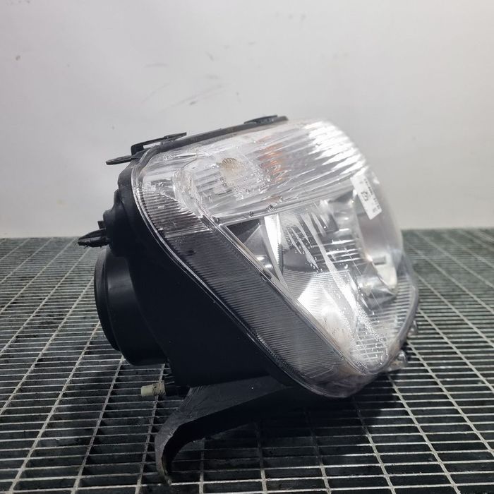 Far Dreapta Dacia Duster 2010 - 2013 SUV 4 Usi (1453) Fara xenon