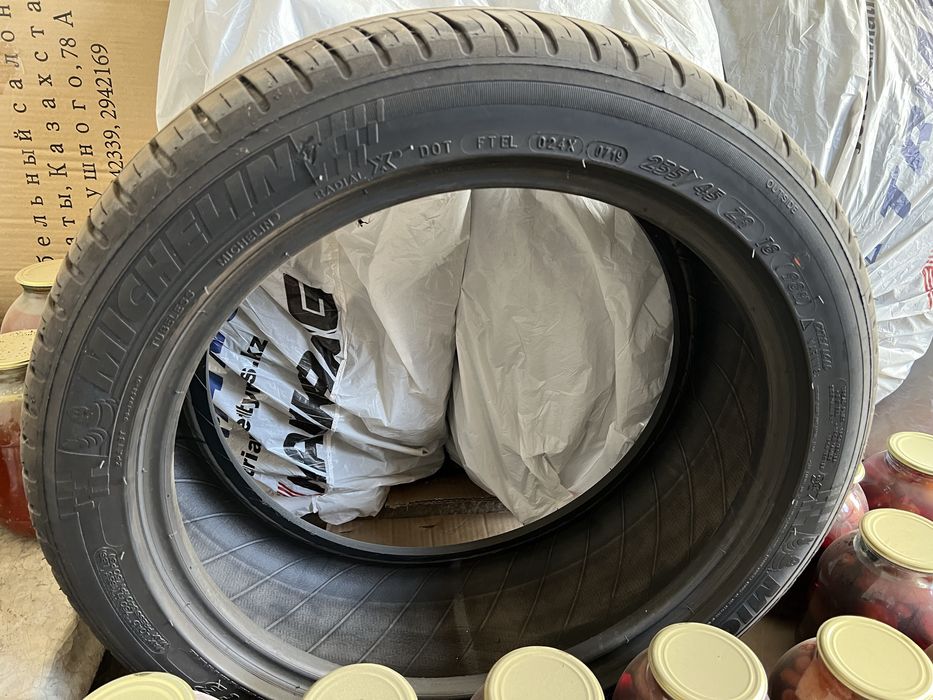 Детние шины 235/45/18