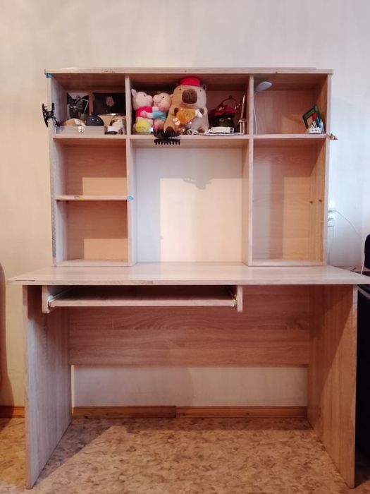 Продам письменный школьный стол б/у