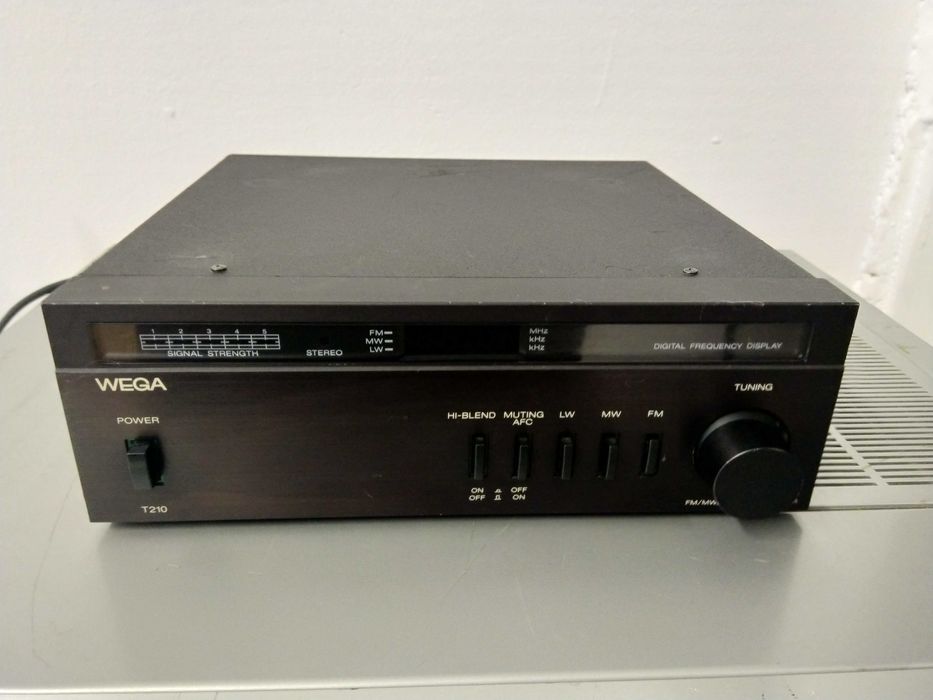 Linie audio WEGA putere PV210, preamplificator CV210, tuner T210,Japan