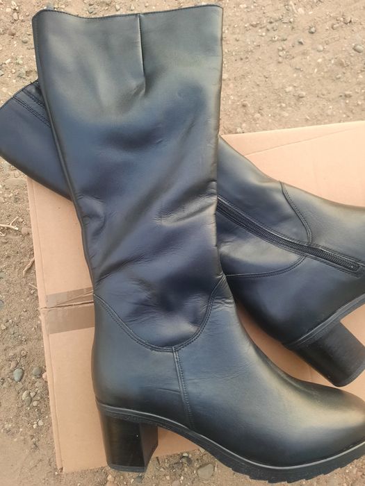 Продам женские сапоги