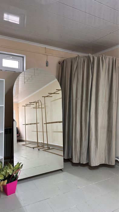 Пластиковые двери, зеркало