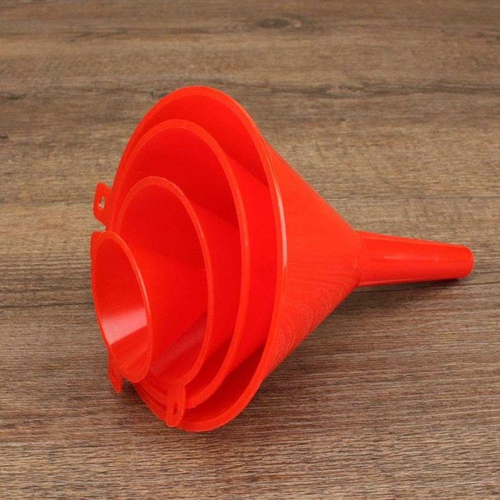 Комплект 4 броя пластмасови фунии - различни размери за течности