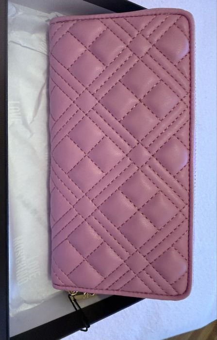 Чисто нов портфейл в бебешко розово Moschino