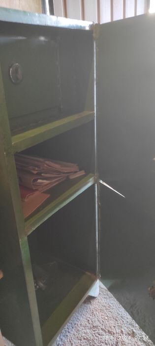 Металлические сеиф для документов