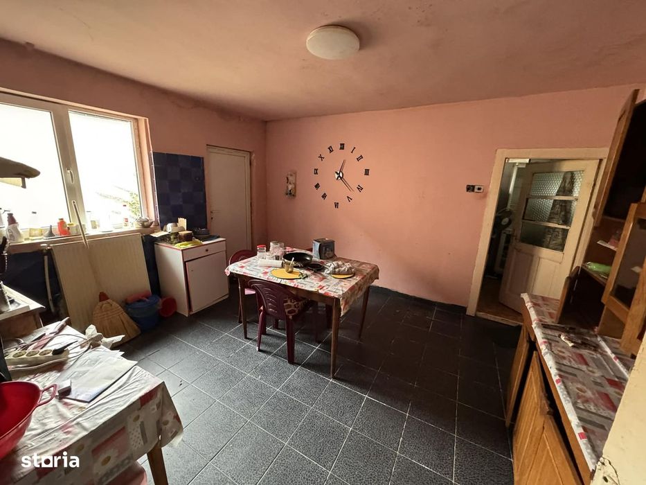 Casa 3 camere cu 3 ari teren , zona 14 Mai