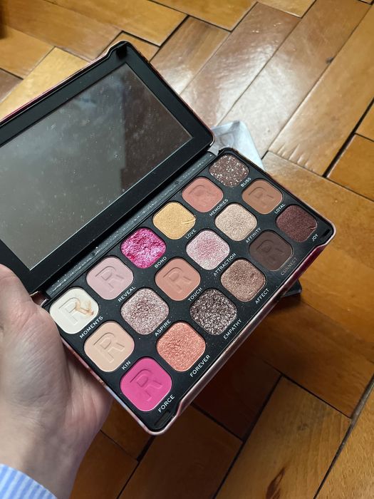 Палитри Revolution