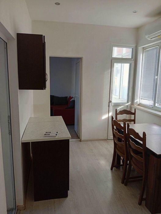 Дава се под наем Тристаен апартамент в София, Център - 75 кв.м за 698.19 € - Снимка #2