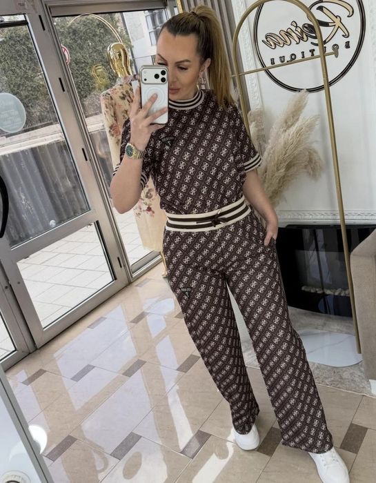 Compleu dama superb