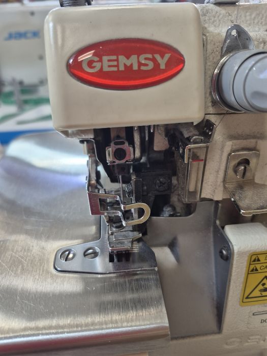 Продам оверлок  4 нити ,,Gemsy"