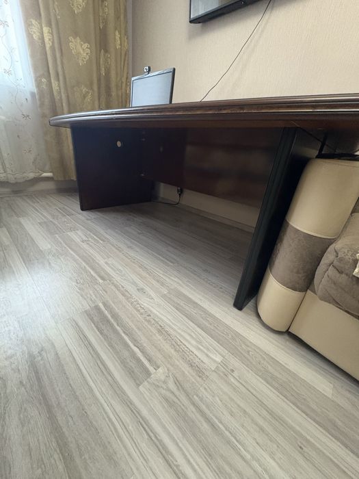 Продам  офисный стол