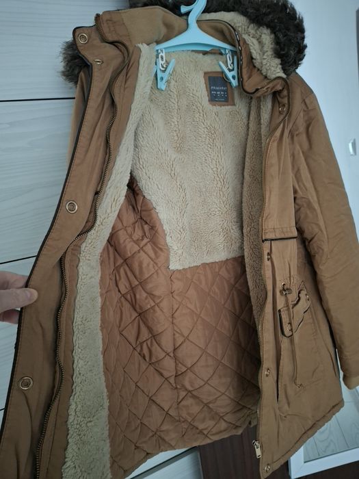 Geacă de iarnă cu capișon