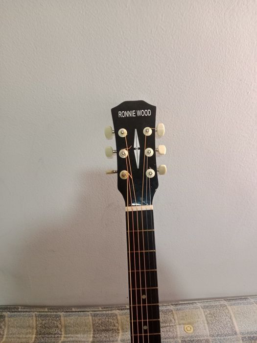 Продам гитару акустическую