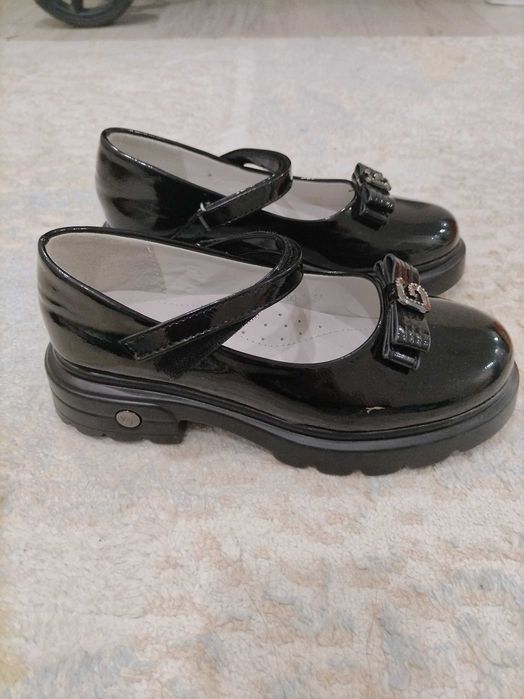 Туфли для девочки продам и красовка