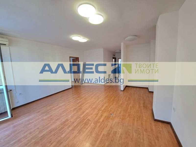 Продава се Тристаен апартамент в София, Център - 75 кв.м за 3747 €/кв.м - Снимка #4