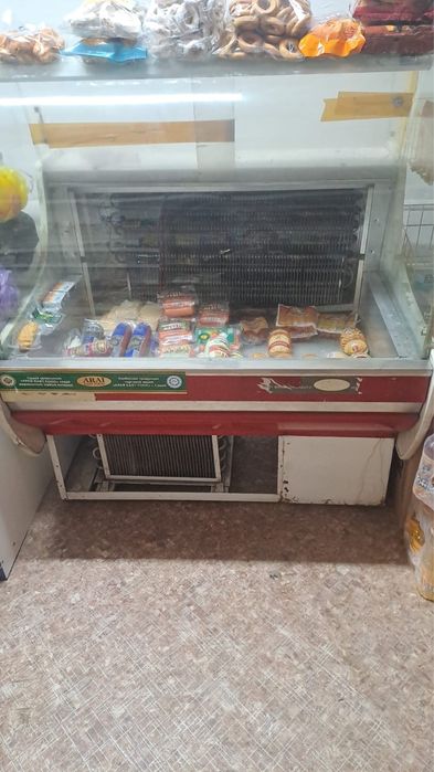 Продам Витринный холодильник