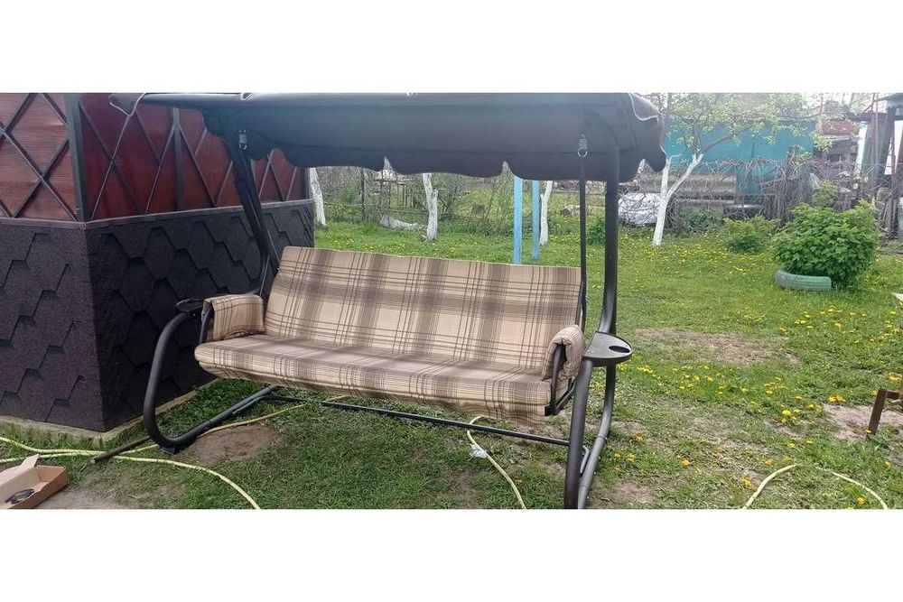 Продаются качели "Женева". Россия. В упаковке.