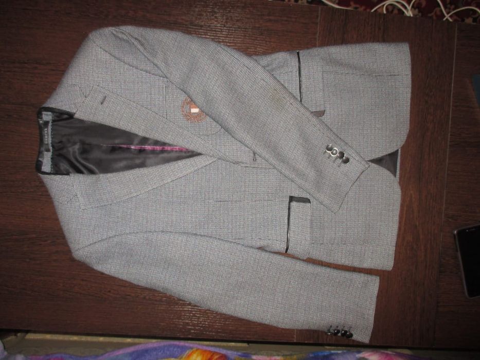 Три рубашки и пиджак