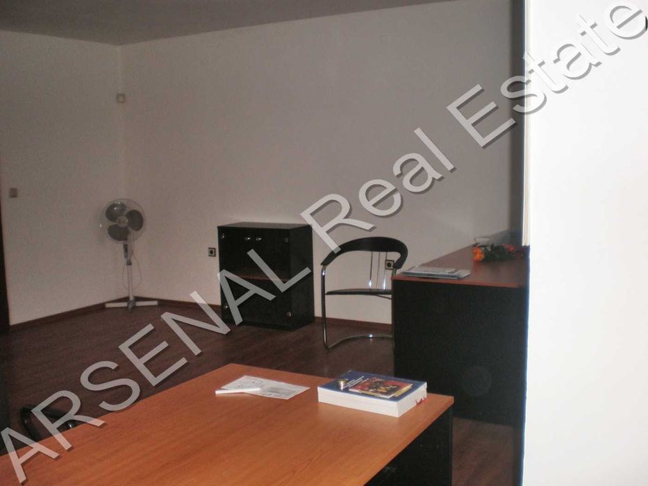 Тристаен апартамент под наем, Център