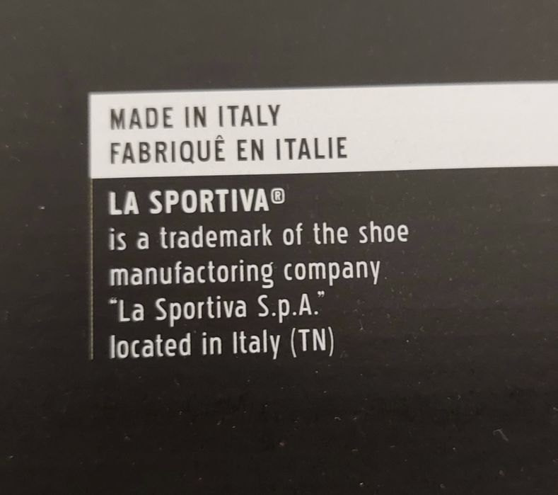 Продавам мъжки туристически обувки La Sportiva