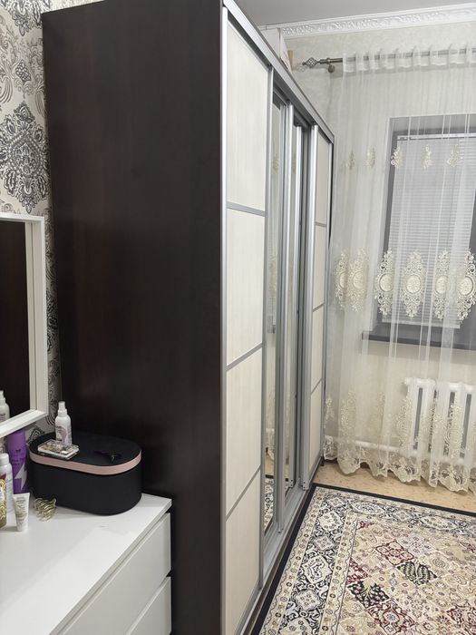 Продам шкаф-купе с зеркалами (шифоньер).