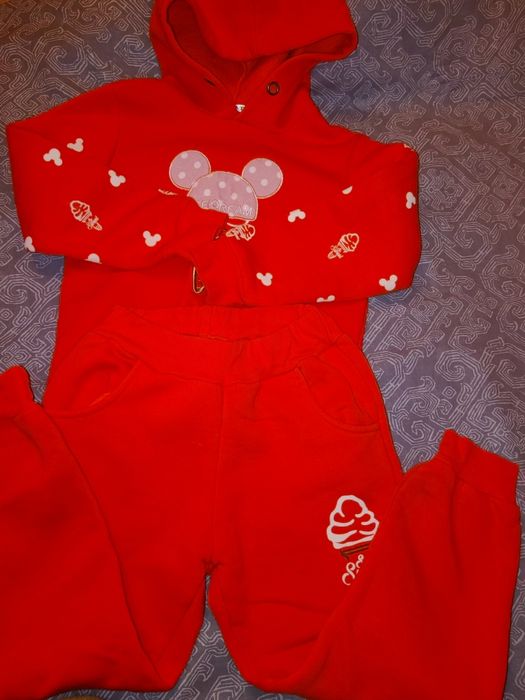 Продаётся теплый костюмчик на девочку