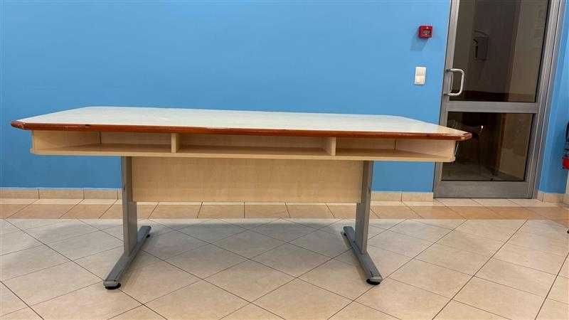 Продава се трапезна маса