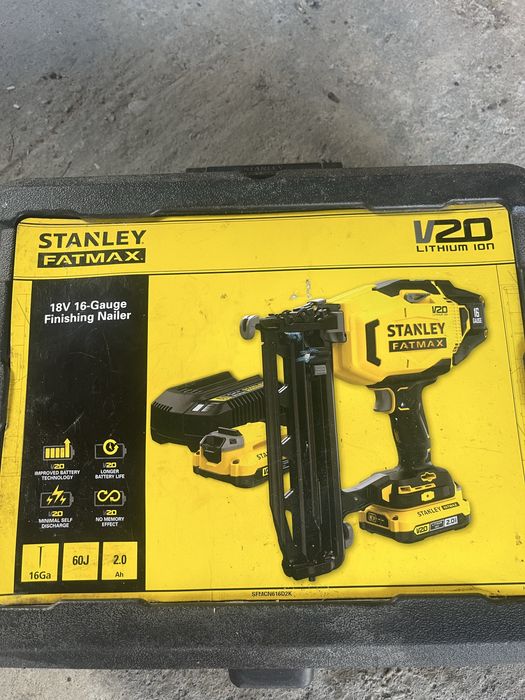 Vand pistol pentru cuie Stanley