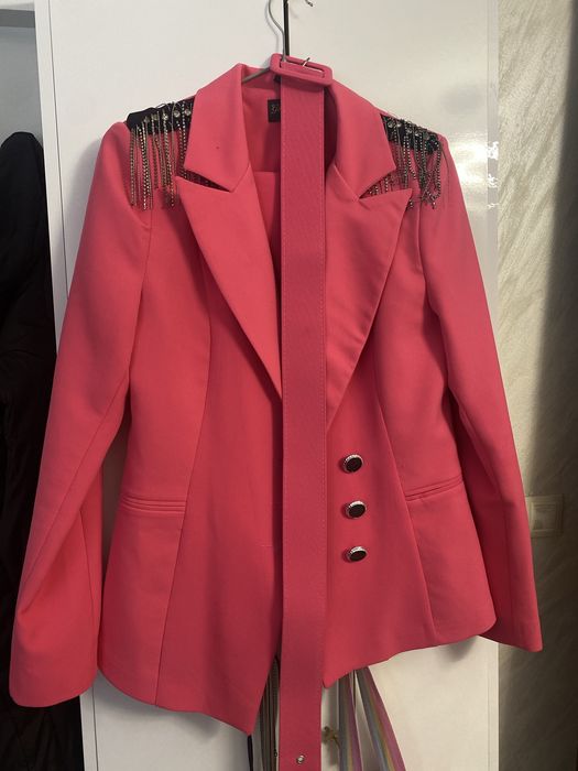 Дамски елегантен костюм