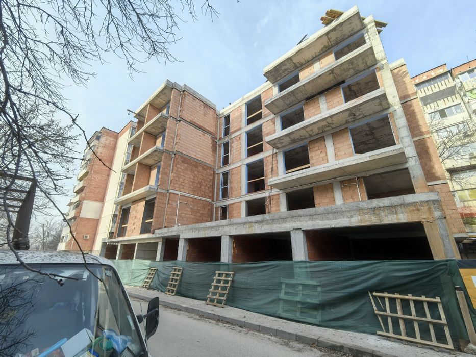 Тристаен тухлен апартамент