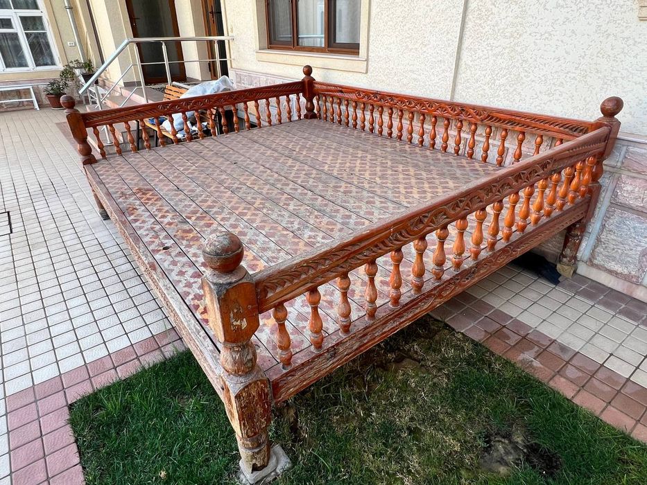 Тапчан сотилади холати яхши бакуват размер 2.5 га 3