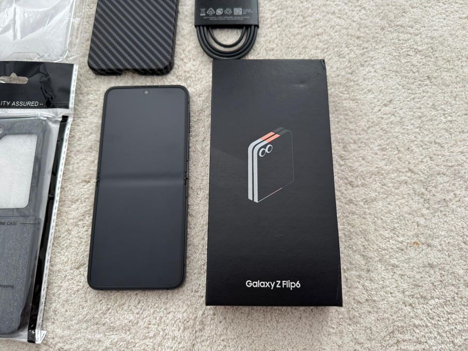 Samsung Z Flip 6 Crafted black cutie husa folie Z Flip 7 Fold 6 S25