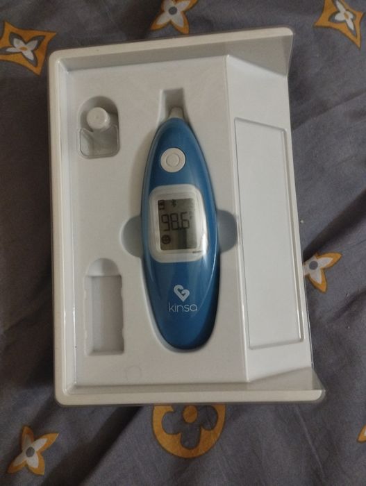 Продаётся умный ушной термометр Kinsa Smart Ear.