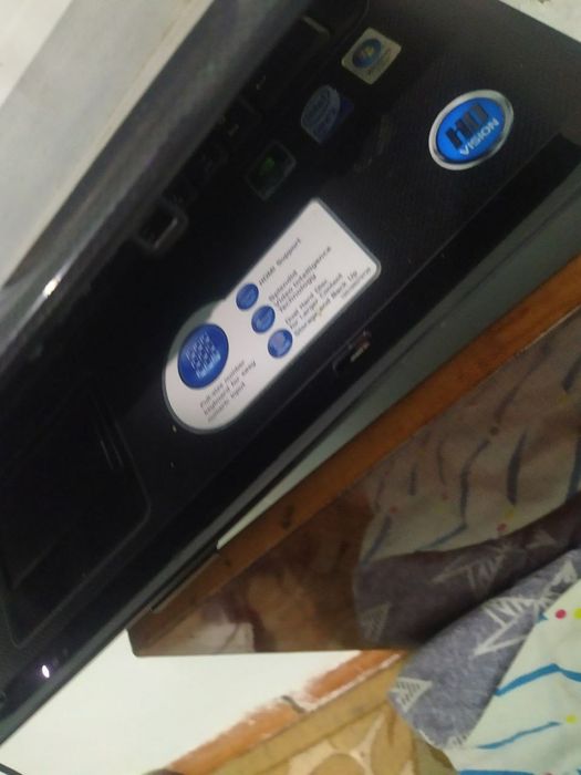 Ноутбук Asus в хорошим состоянии зарядка с блоком родной