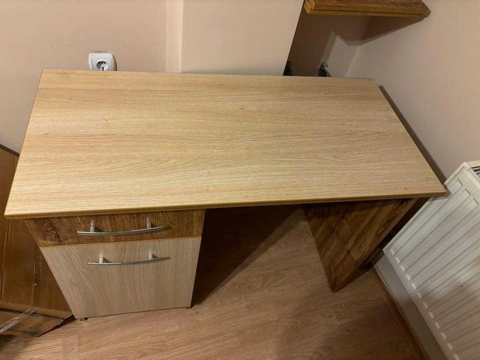 Продавам използвано бюро