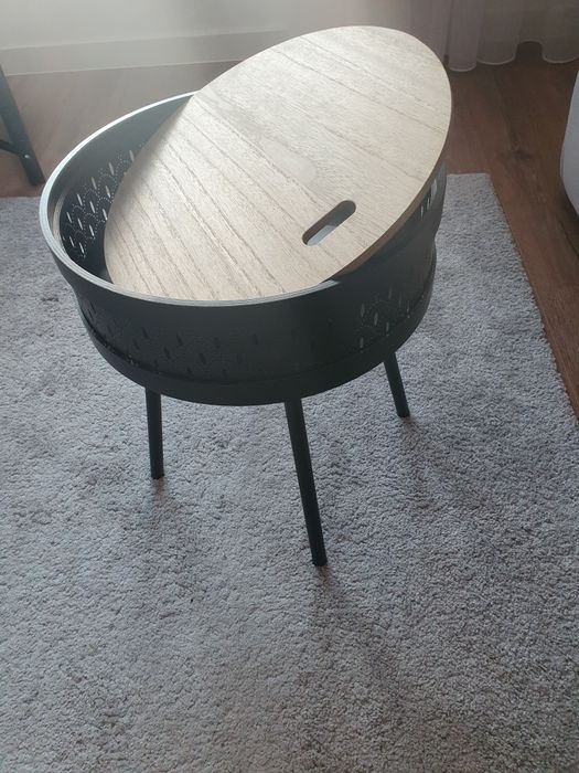 Vand măsuță super oferta !